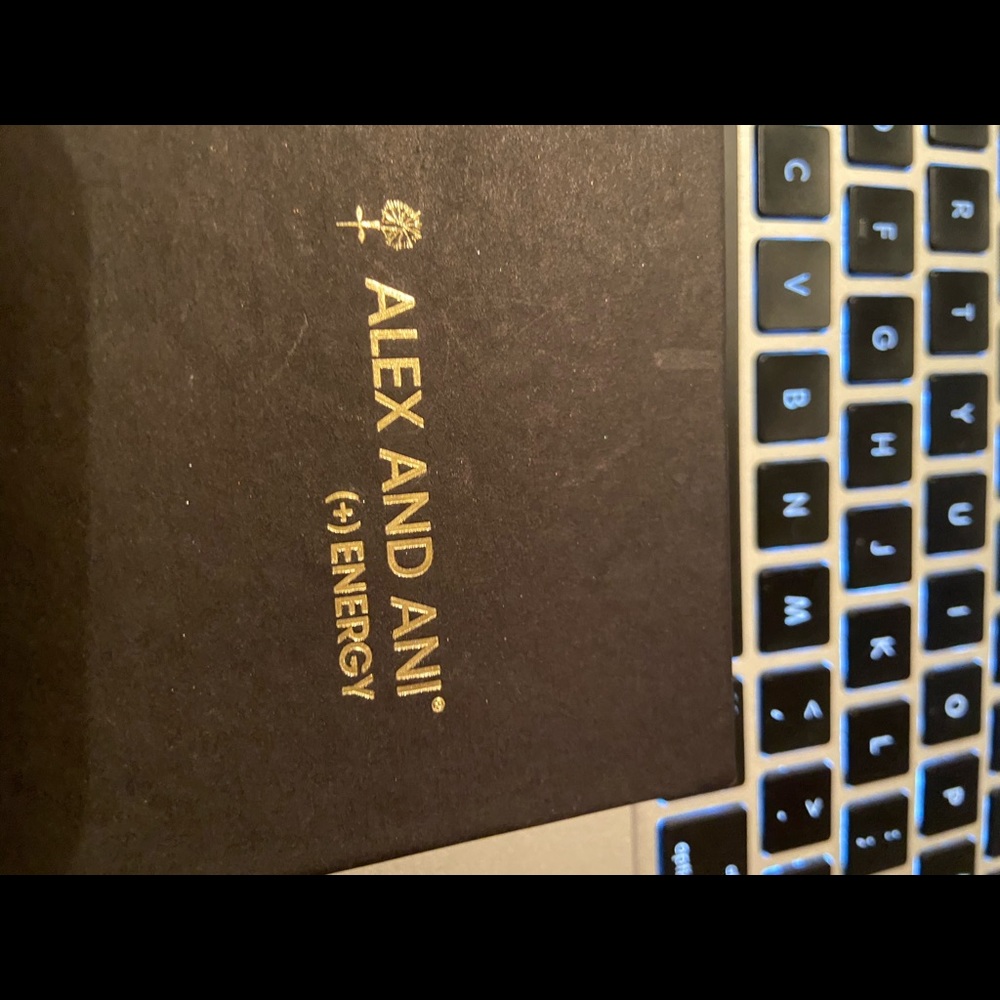 Love charm - Picture 2 of 2